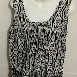 Avenue Black and White Patterned Women's Top Women’s size 18-20